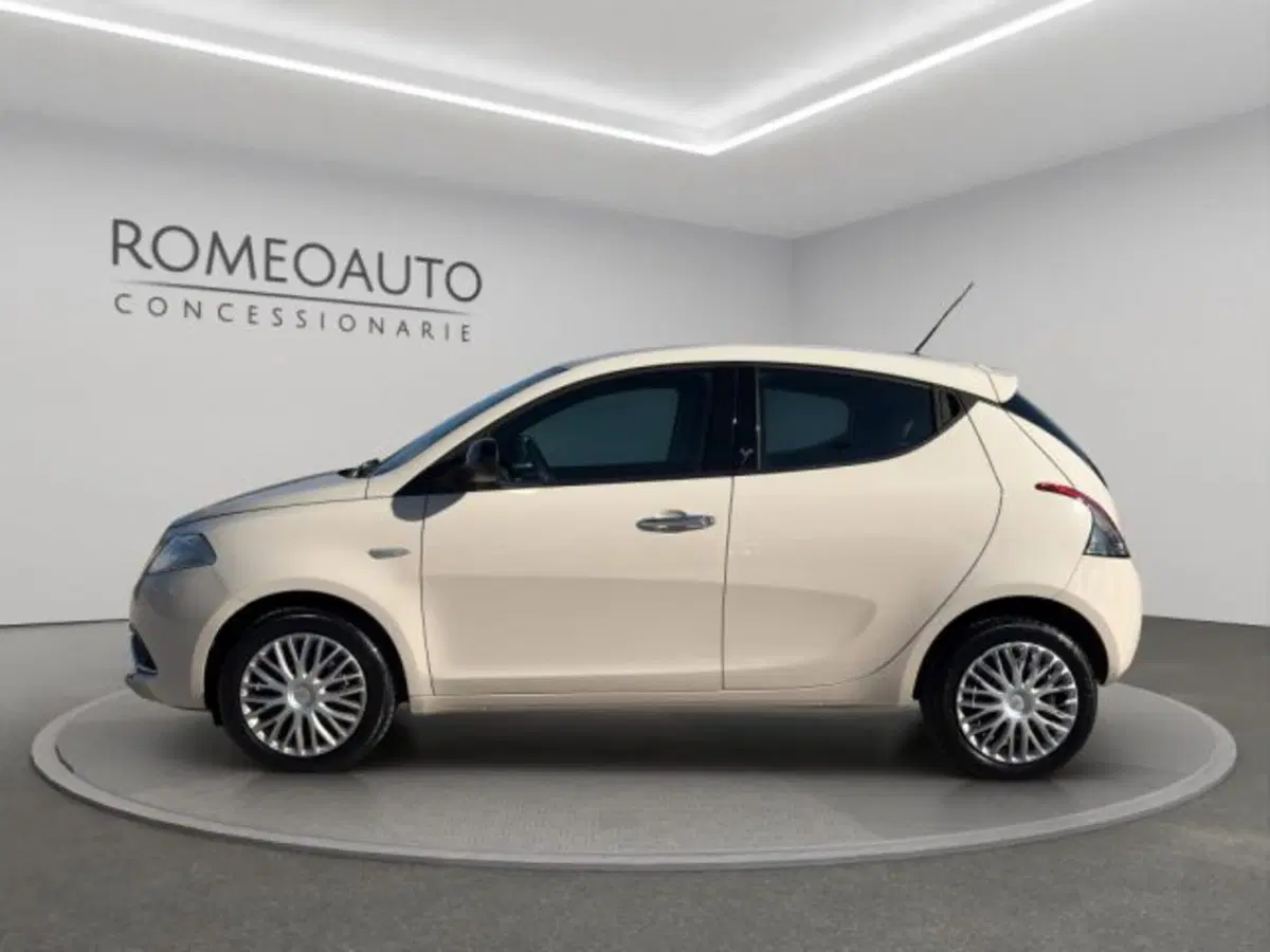 Lancia Ypsilon usata a Perugia (3)