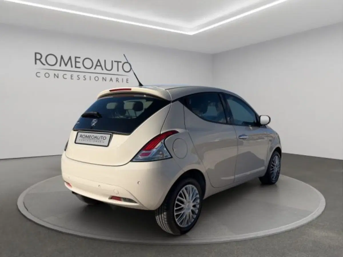 Lancia Ypsilon usata a Perugia (6)