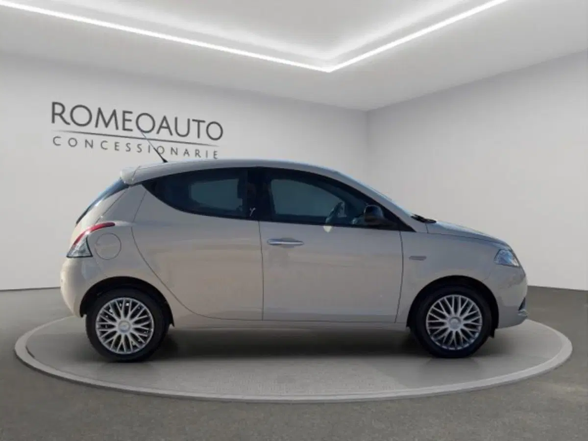 Lancia Ypsilon usata a Perugia (7)