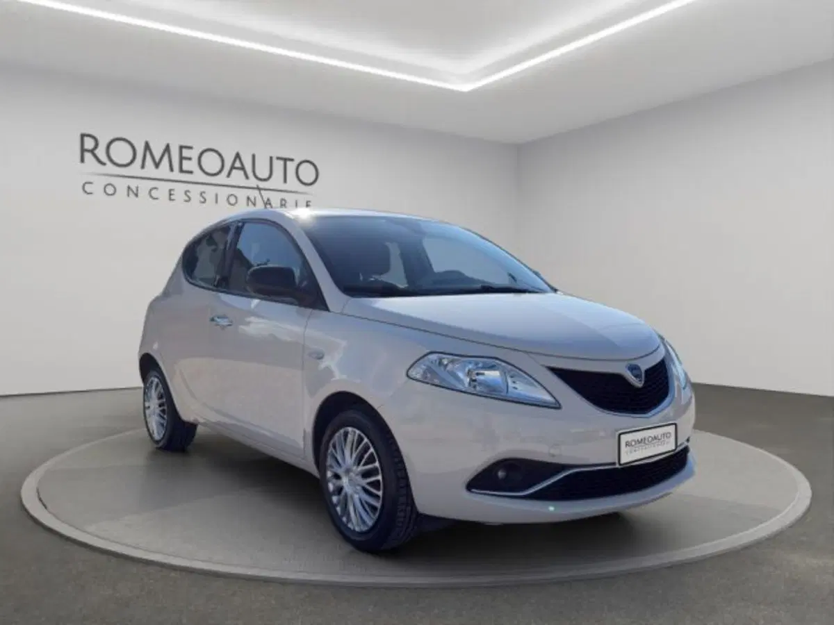 Lancia Ypsilon usata a Perugia (8)