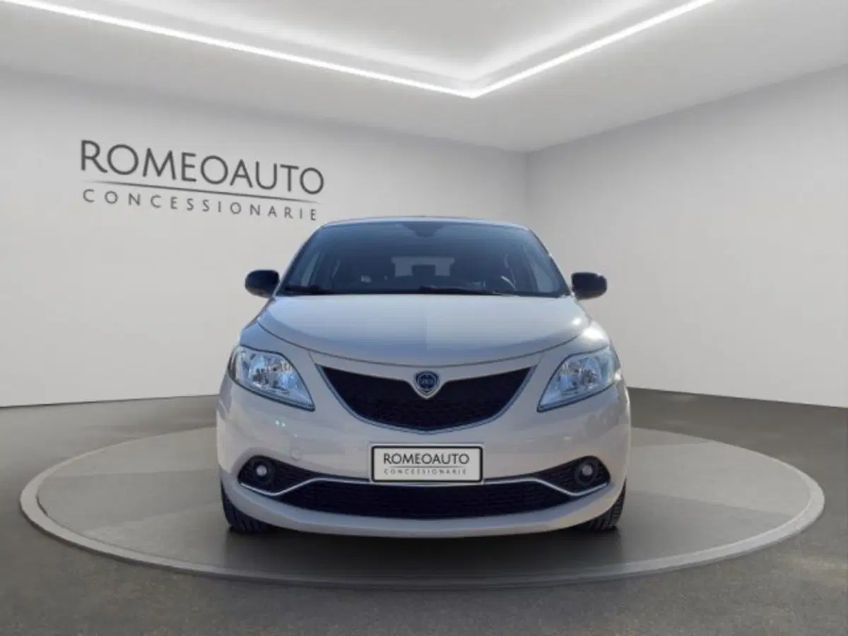 Lancia Ypsilon usata a Perugia (9)