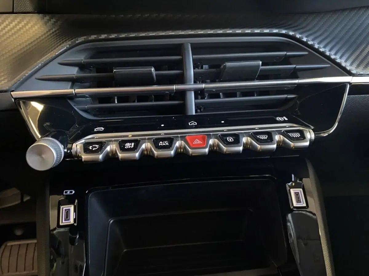 Peugeot 208 nuova a Torino (11)