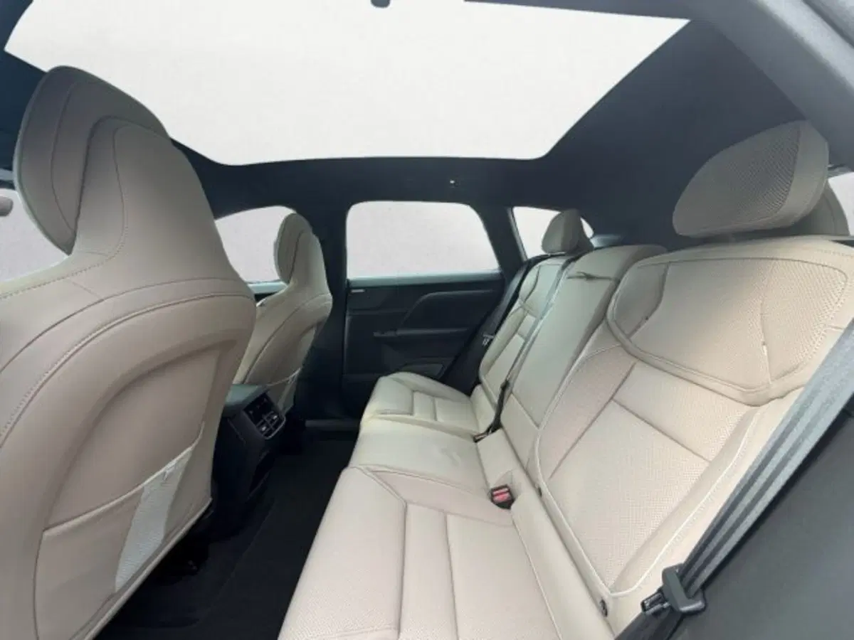 Volvo EX60 nuova a Udine (10)