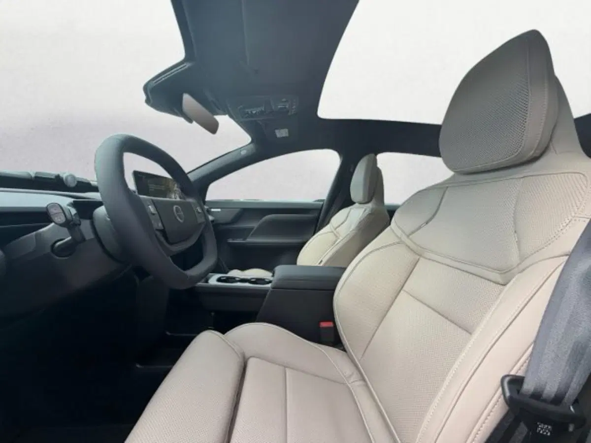 Volvo EX60 nuova a Udine (8)