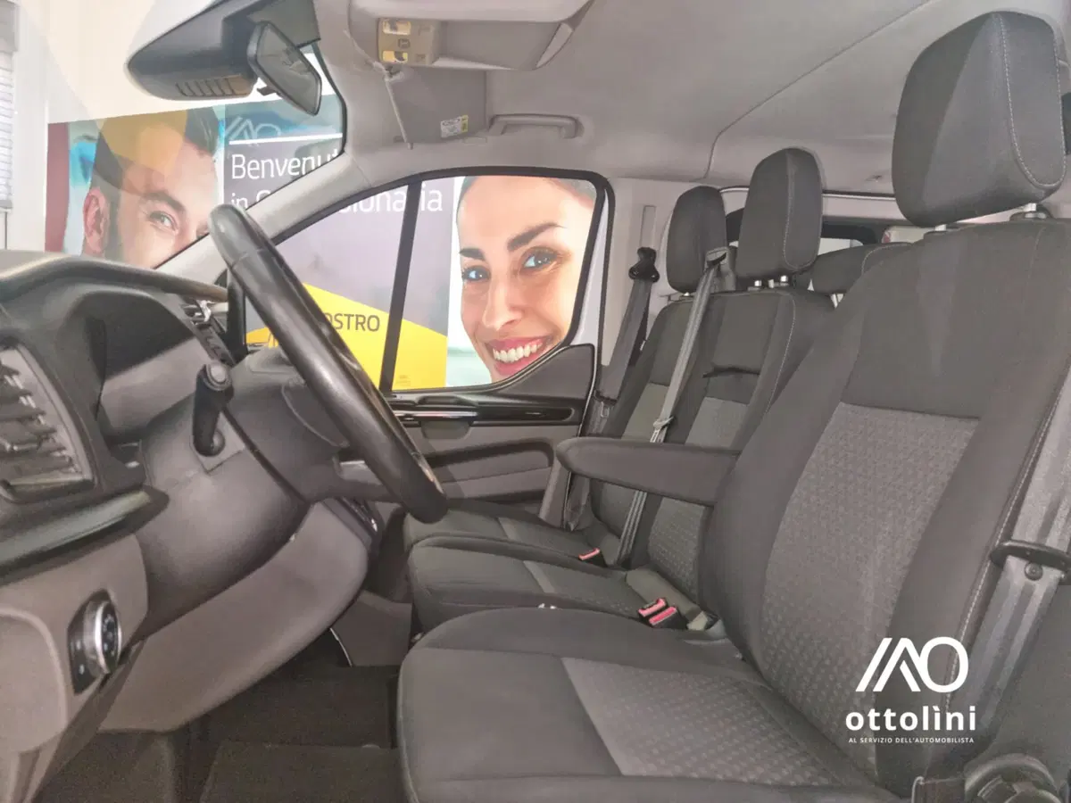 Ford Tourneo Custom usata a Cagliari (9)