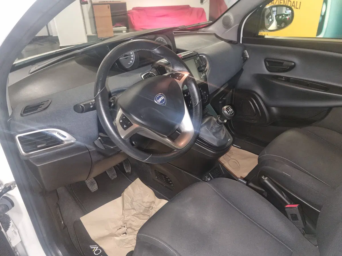 Lancia Ypsilon usata a Cagliari (6)