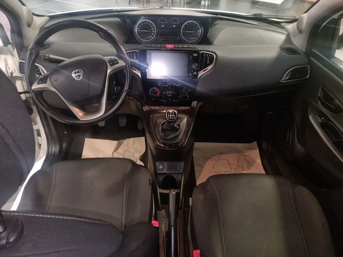 Lancia Ypsilon usata a Cagliari (7)