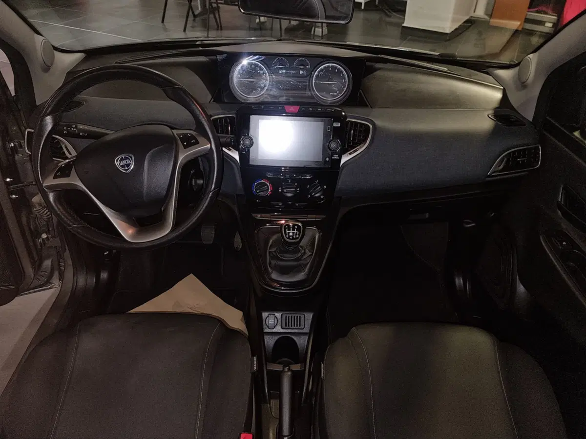 Lancia Ypsilon usata a Cagliari (7)