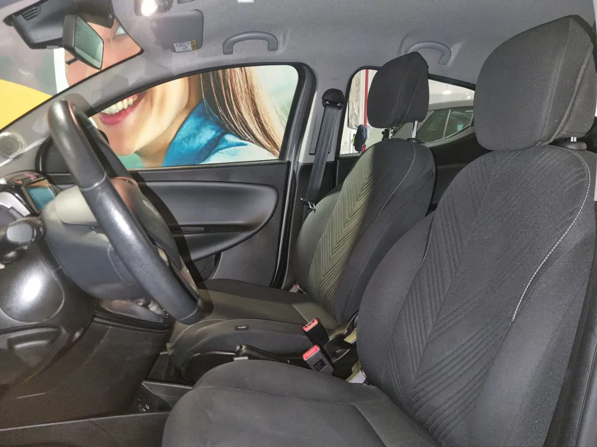 Lancia Ypsilon usata a Cagliari (8)