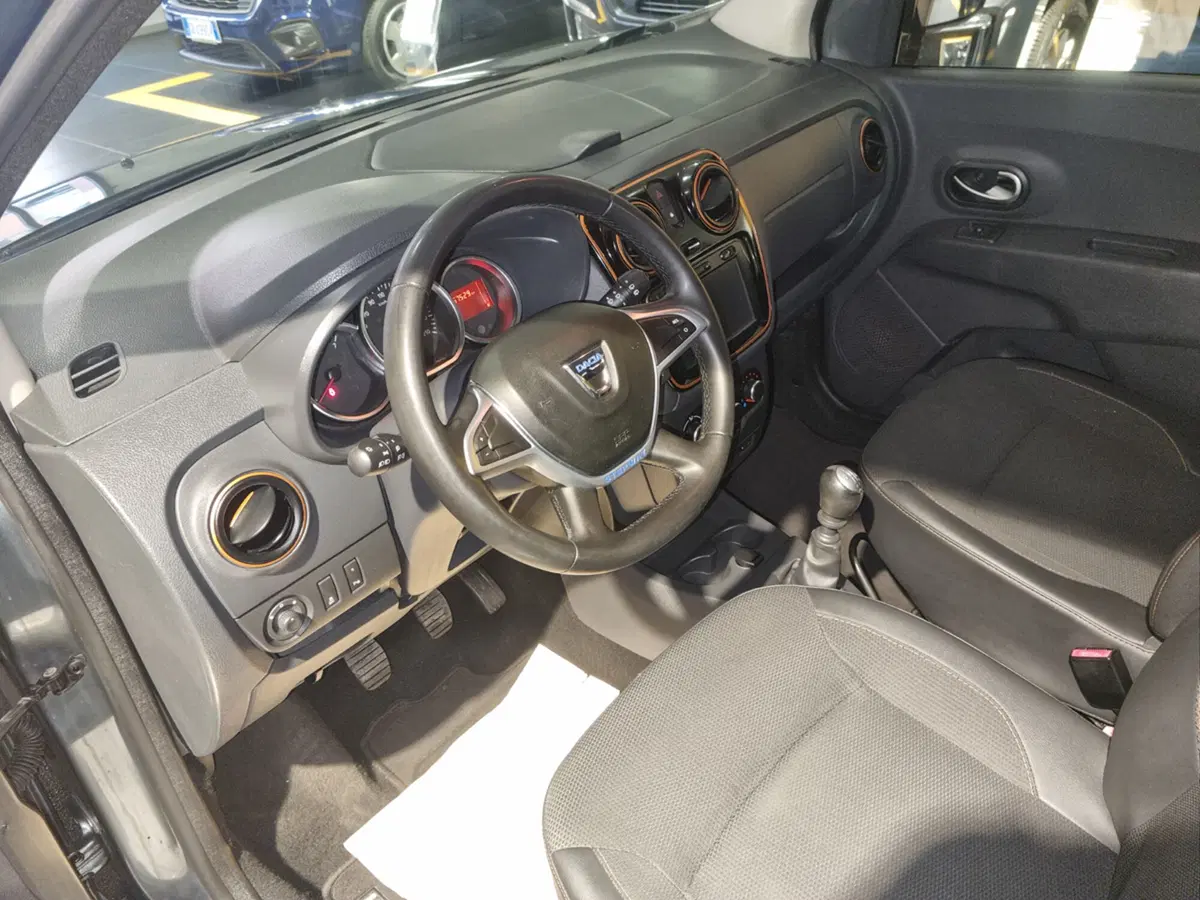 Dacia Lodgy usata a Cagliari (6)