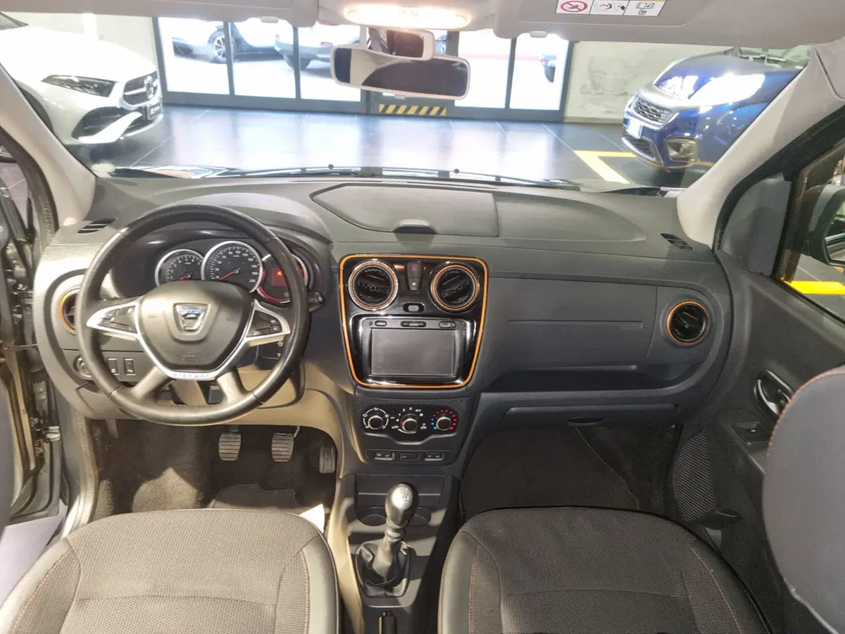 Dacia Lodgy usata a Cagliari (7)