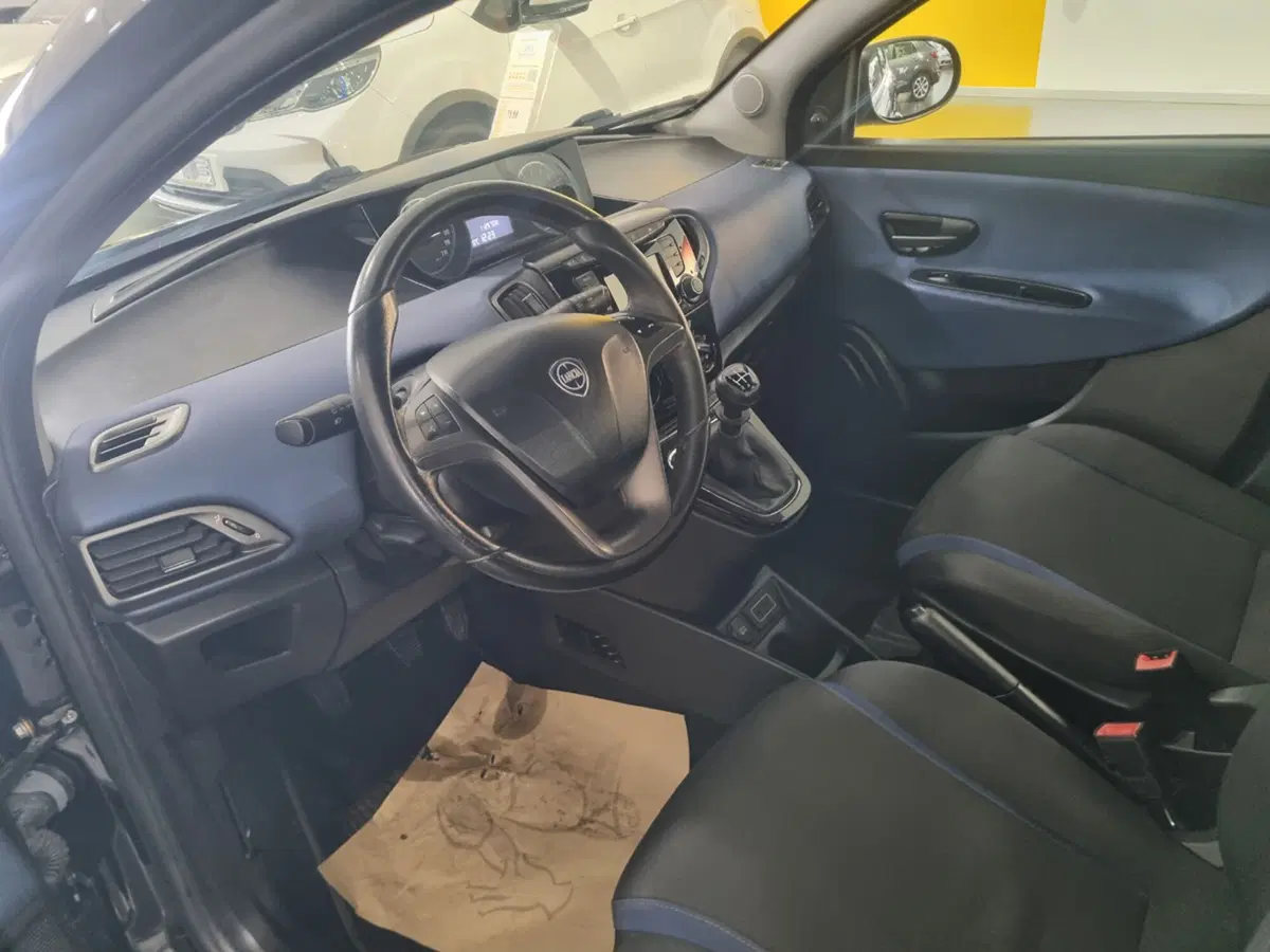 Lancia Ypsilon usata a Cagliari (6)