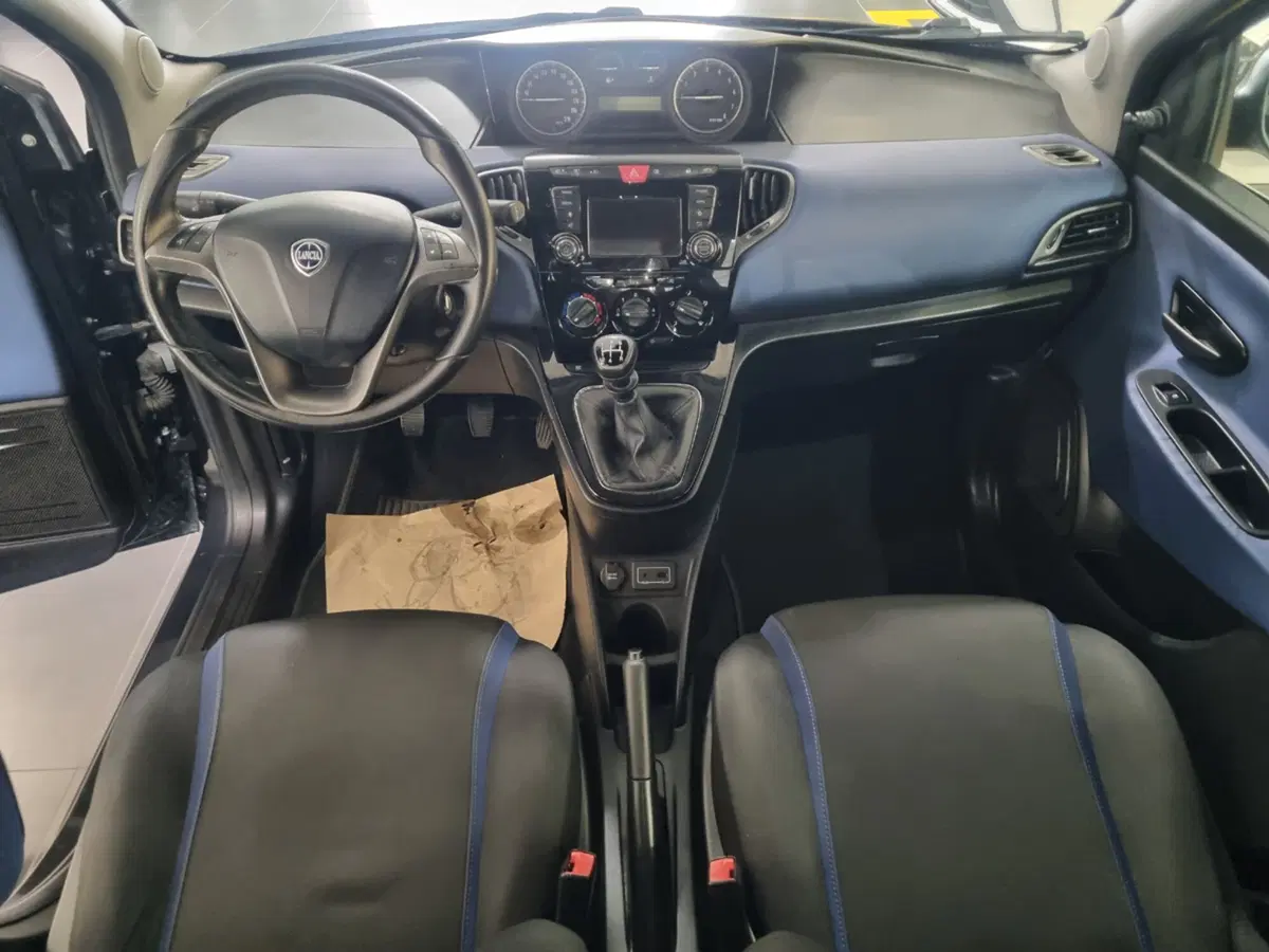 Lancia Ypsilon usata a Cagliari (7)