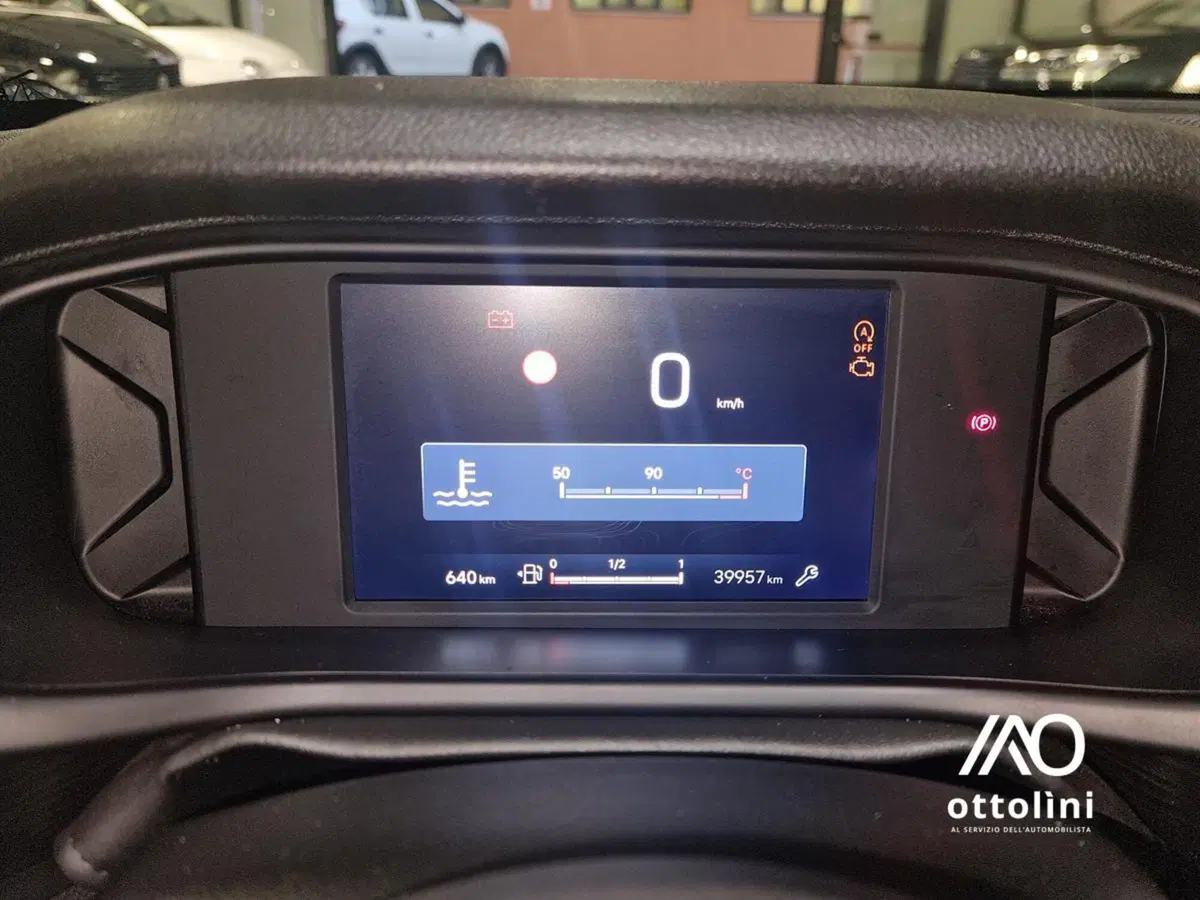 Jeep Avenger usata a Cagliari (10)