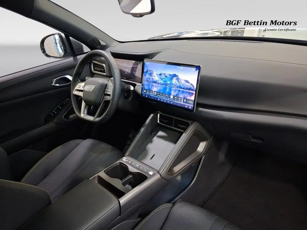 Byd Atto 2 DM-i nuova a Padova (10)