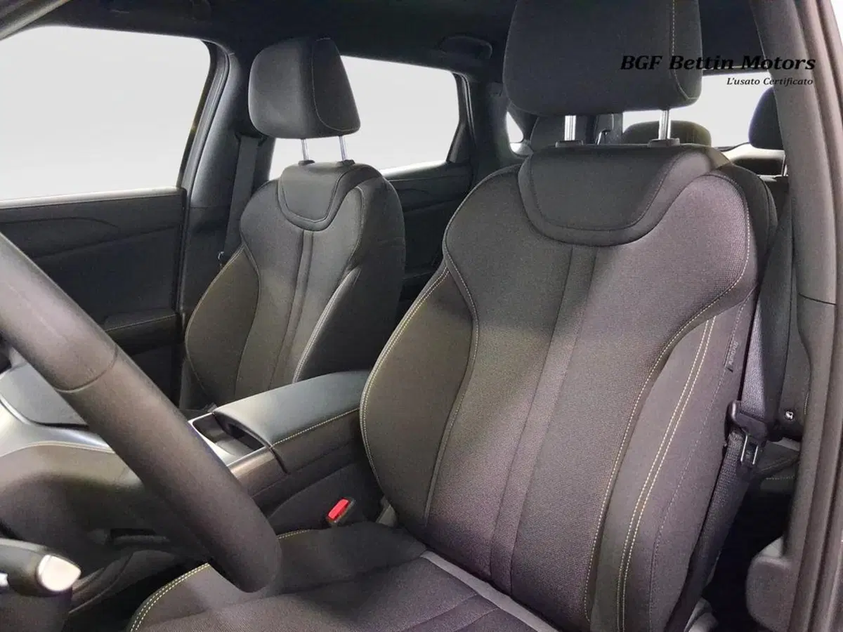 Byd Atto 2 DM-i nuova a Padova (13)