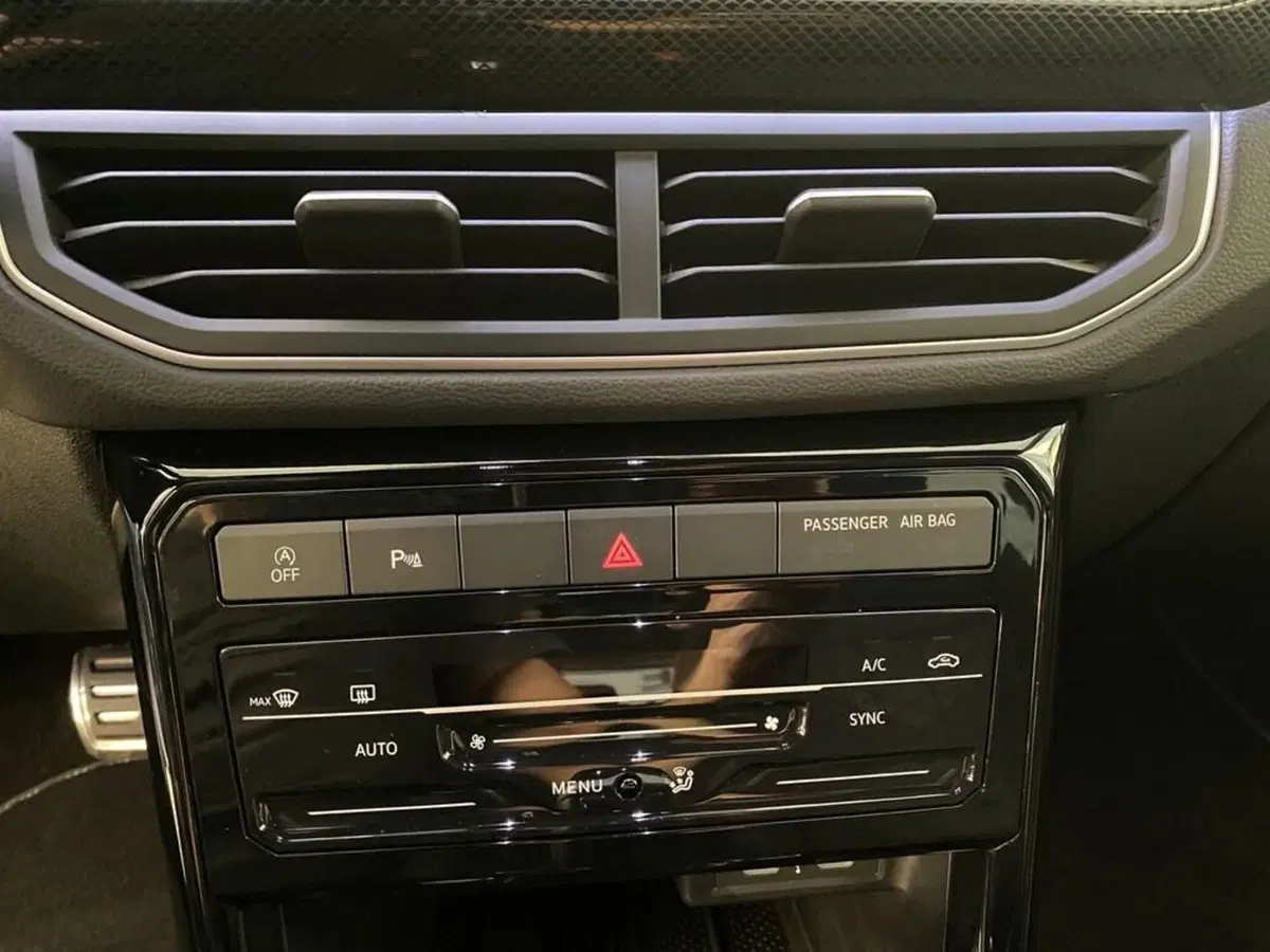 Volkswagen T-Cross usata a Torino (11)