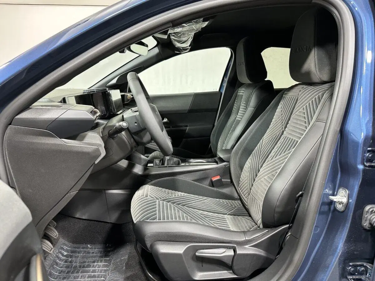 Lancia Ypsilon nuova a Sondrio (10)