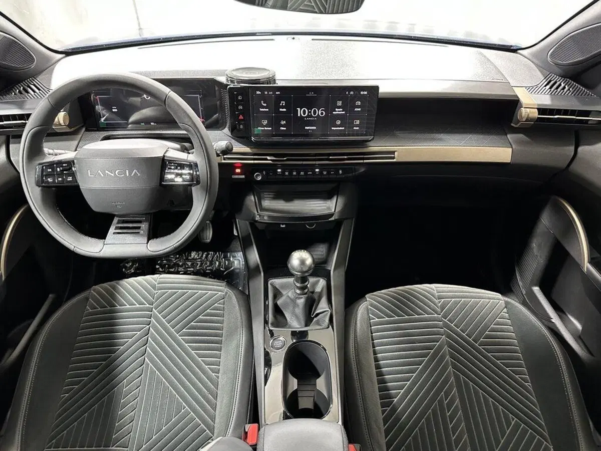 Lancia Ypsilon nuova a Sondrio (12)