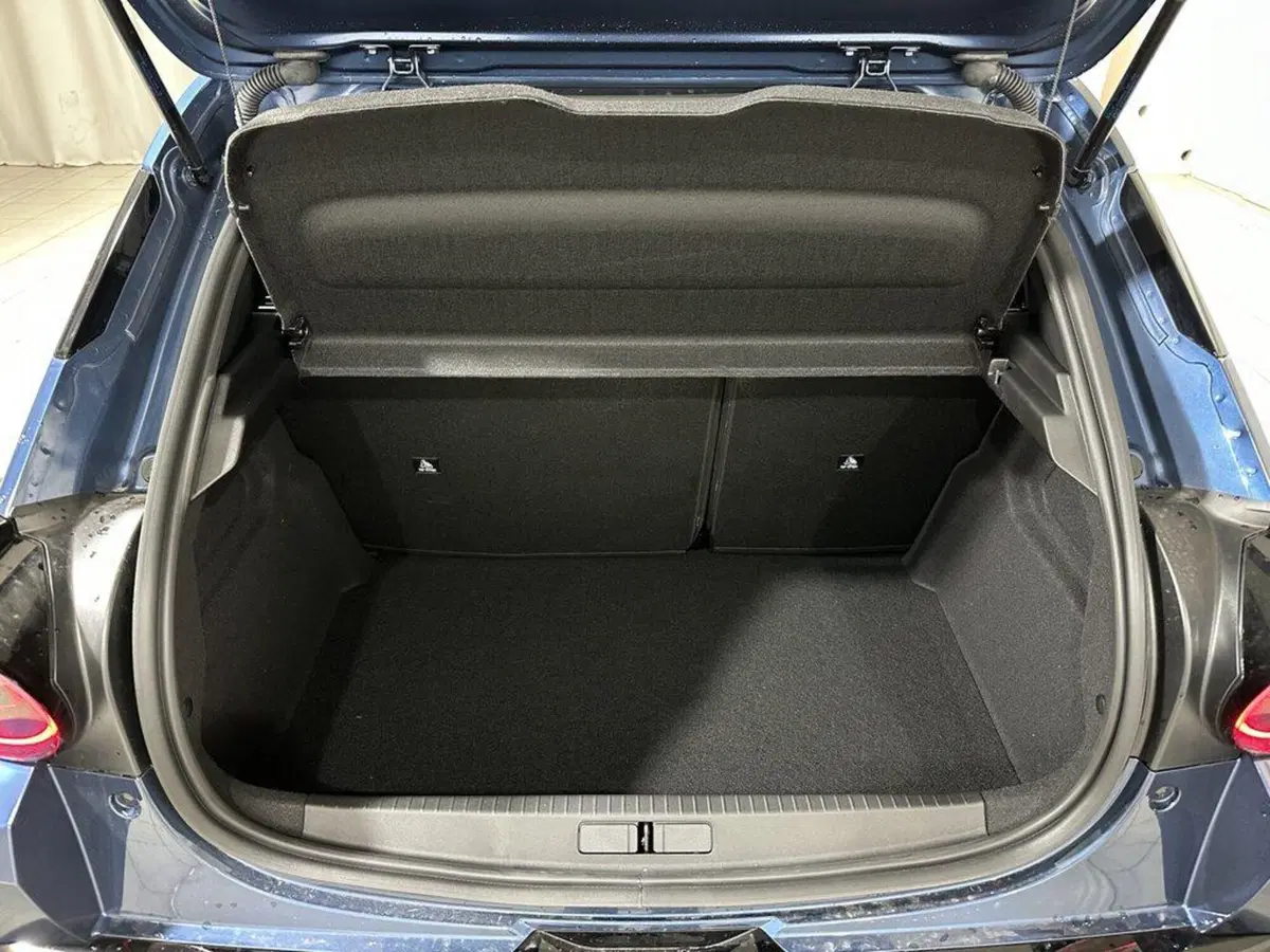 Lancia Ypsilon nuova a Sondrio (15)