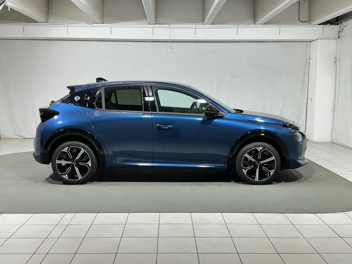 Lancia Ypsilon nuova a Sondrio (6)