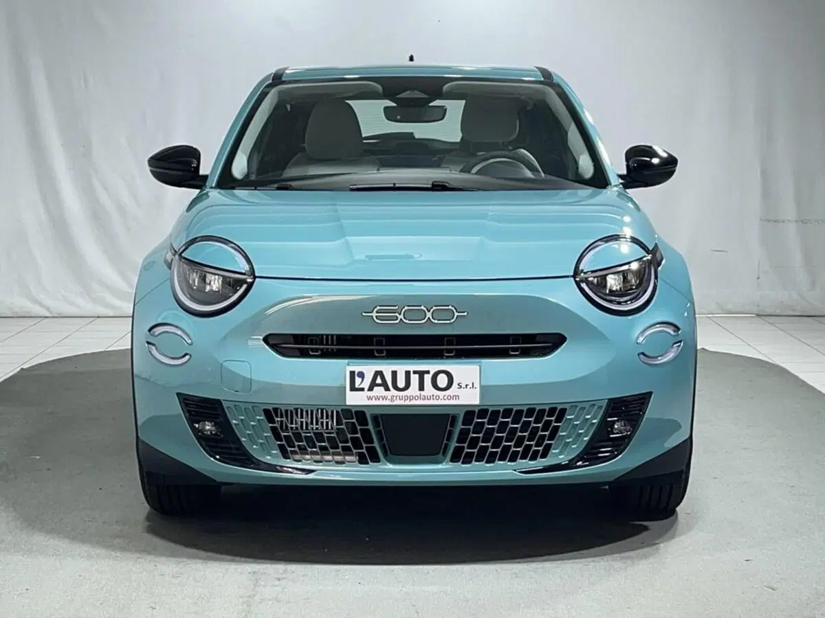 Fiat 600 nuova a Sondrio (8)