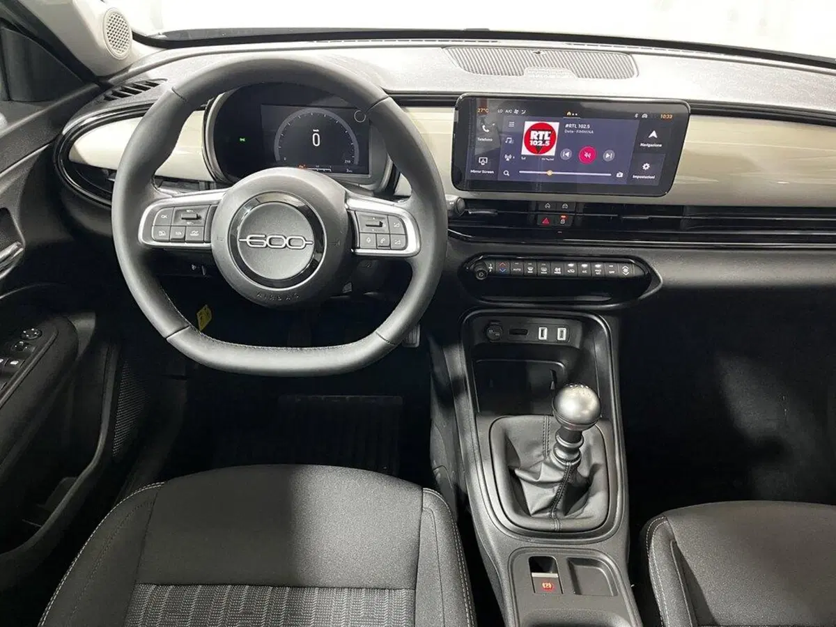 Fiat 600 nuova a Sondrio (13)