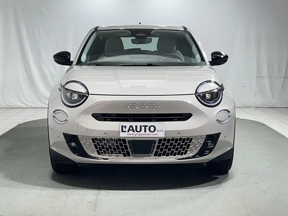 Fiat 600 nuova a Sondrio (8)