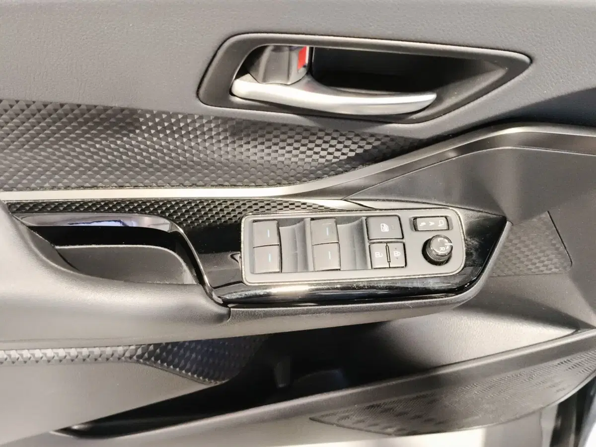 Toyota Toyota C-HR usata a Genova (12)