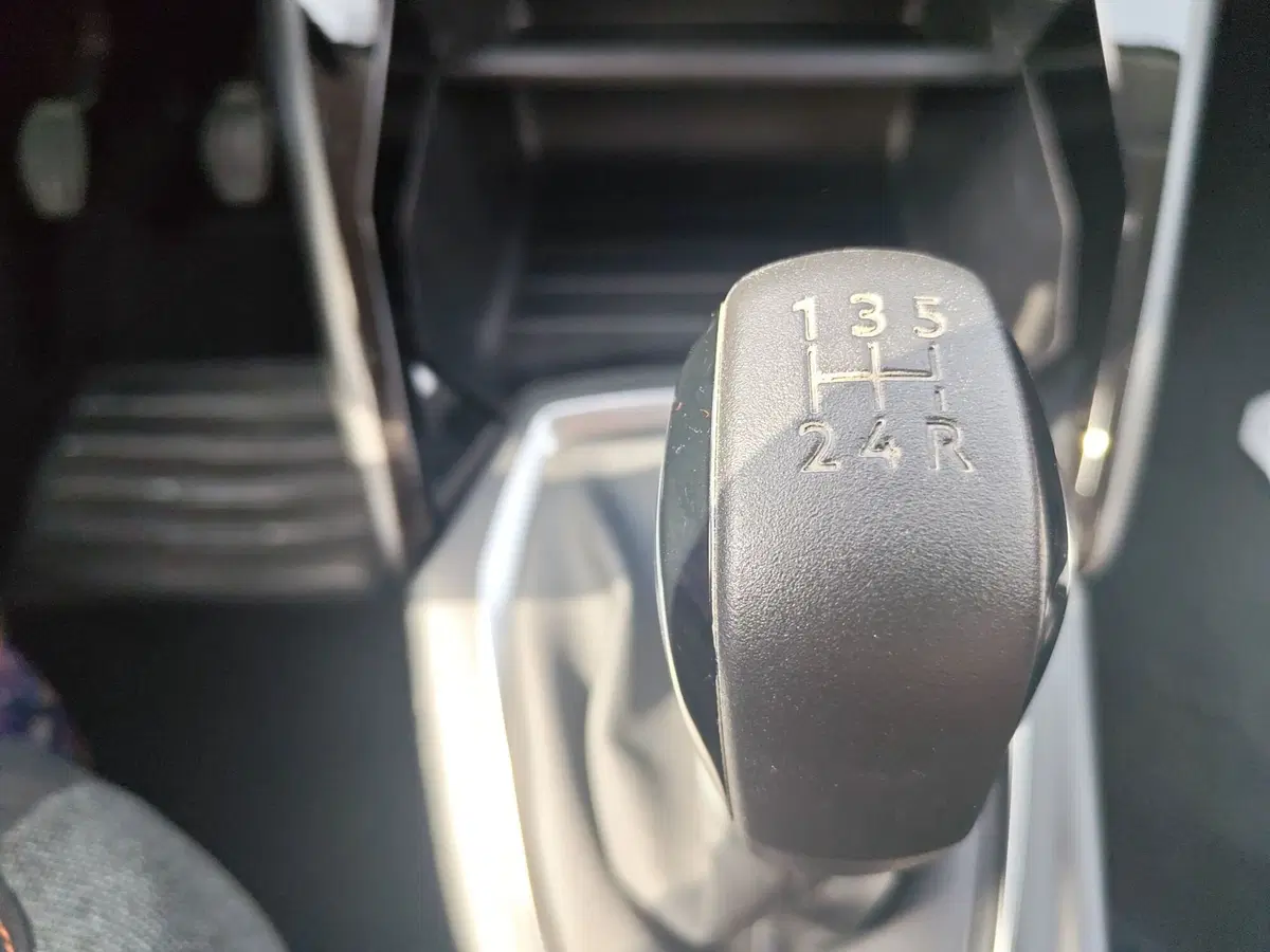 Peugeot 208 usata a Milano (10)