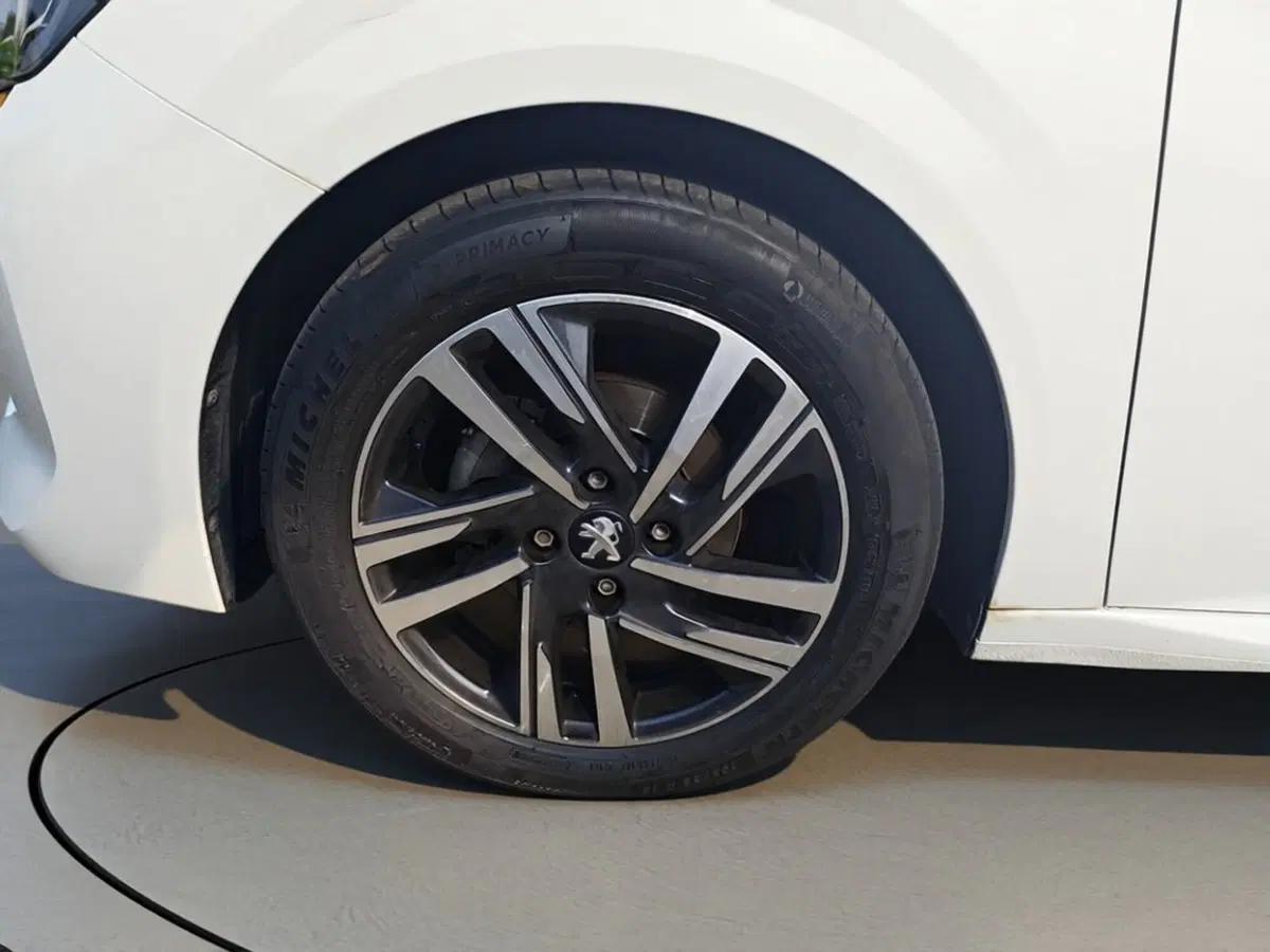 Peugeot 208 usata a Milano (6)