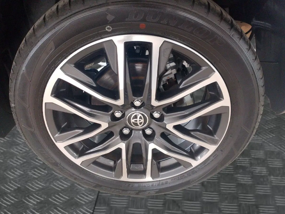 Toyota Corolla Cross usata a Lecce (15)