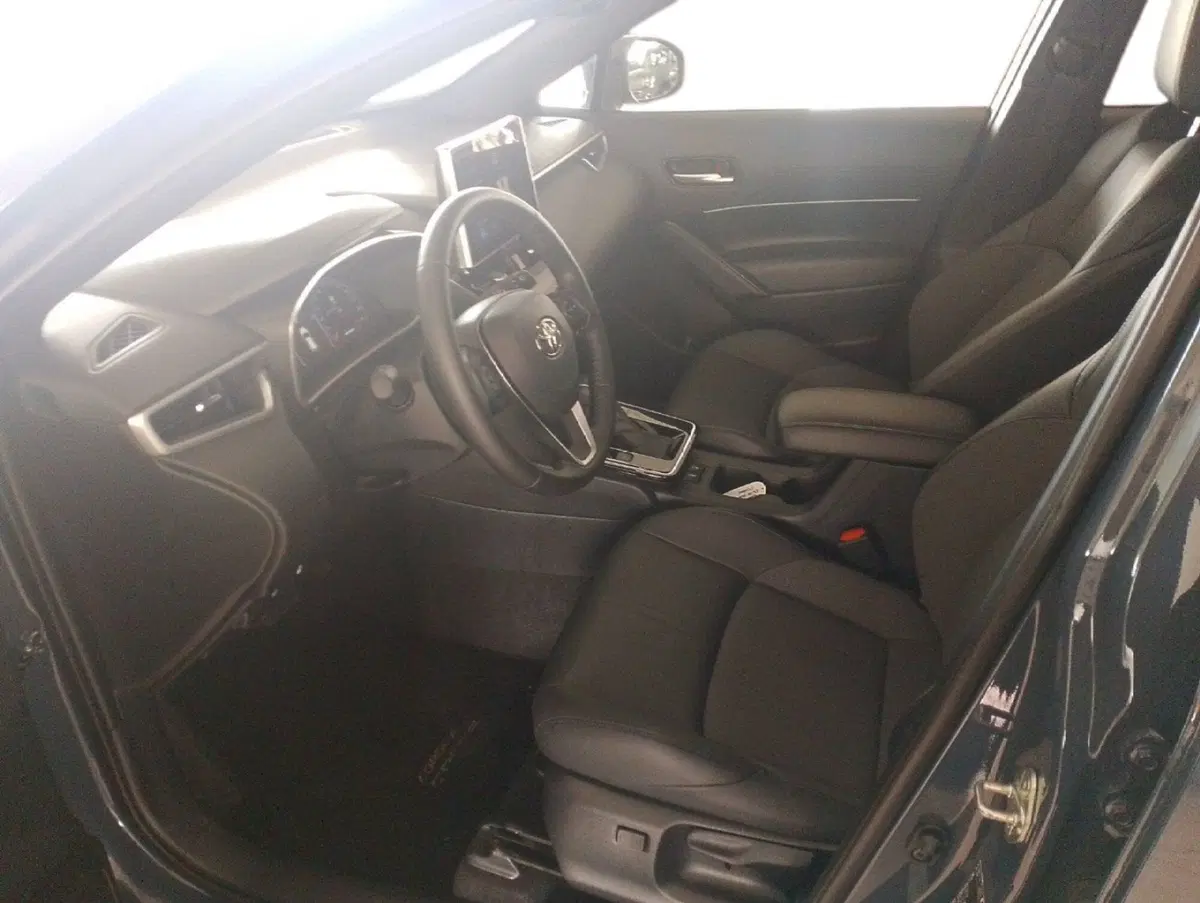 Toyota Corolla Cross usata a Lecce (17)