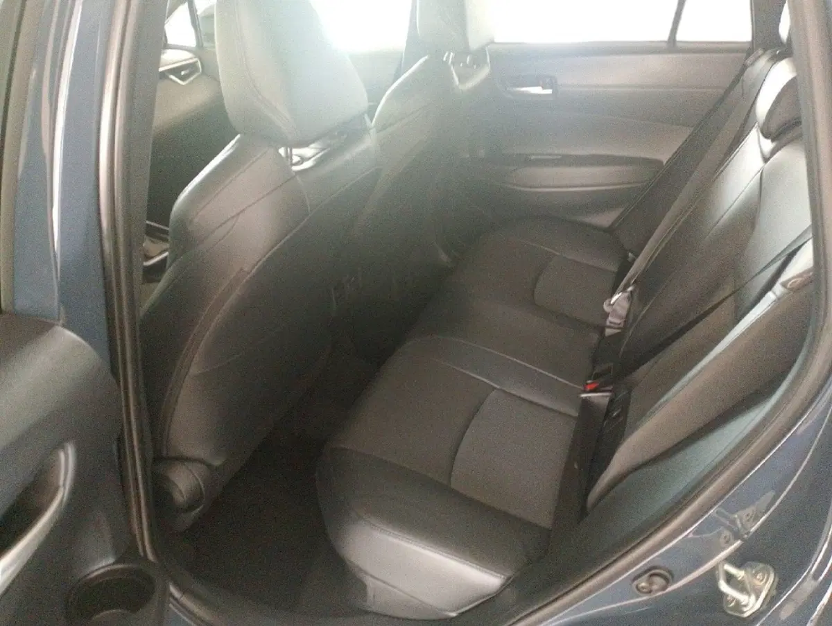 Toyota Corolla Cross usata a Lecce (19)