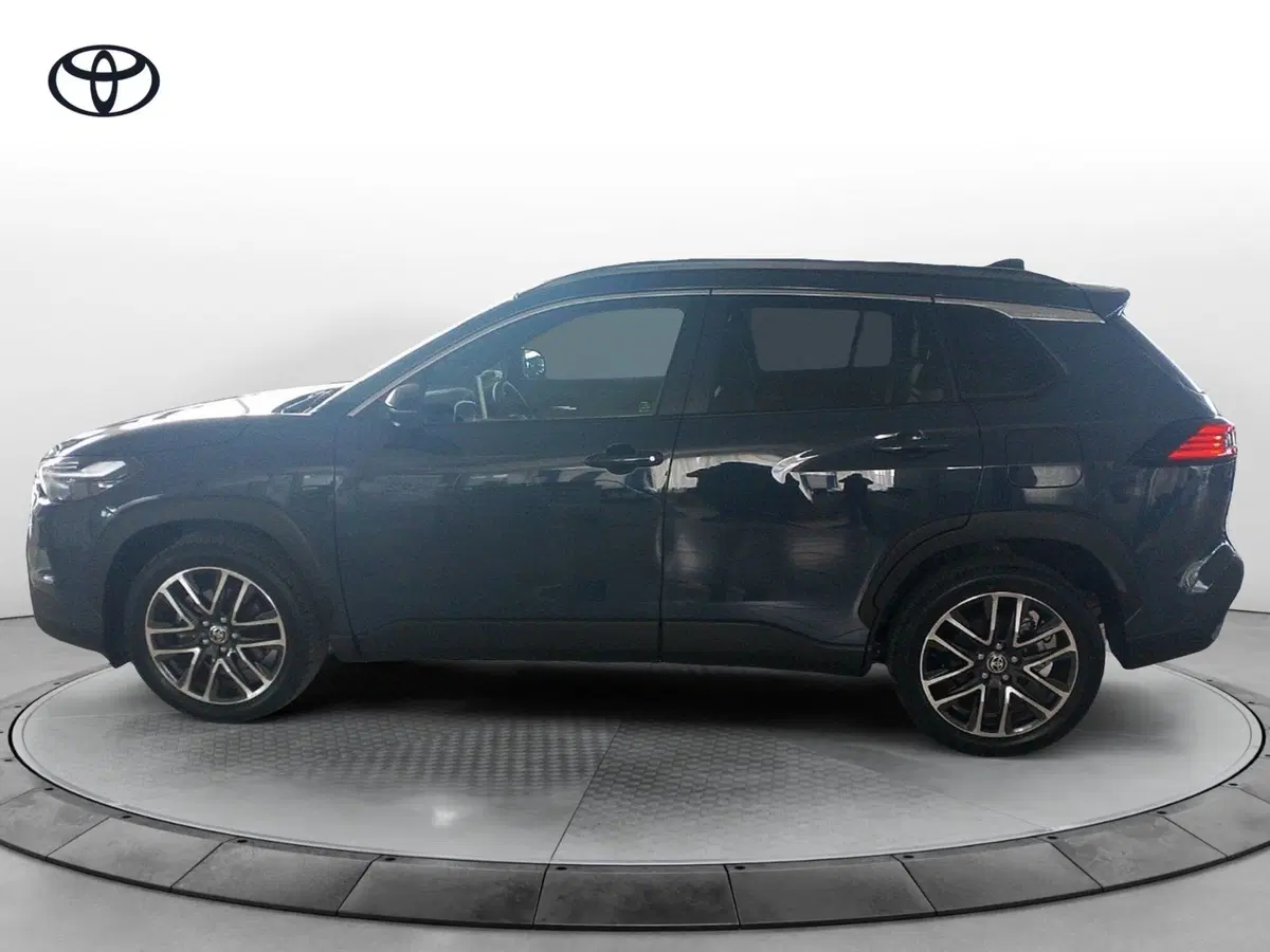 Toyota Corolla Cross usata a Lecce (2)