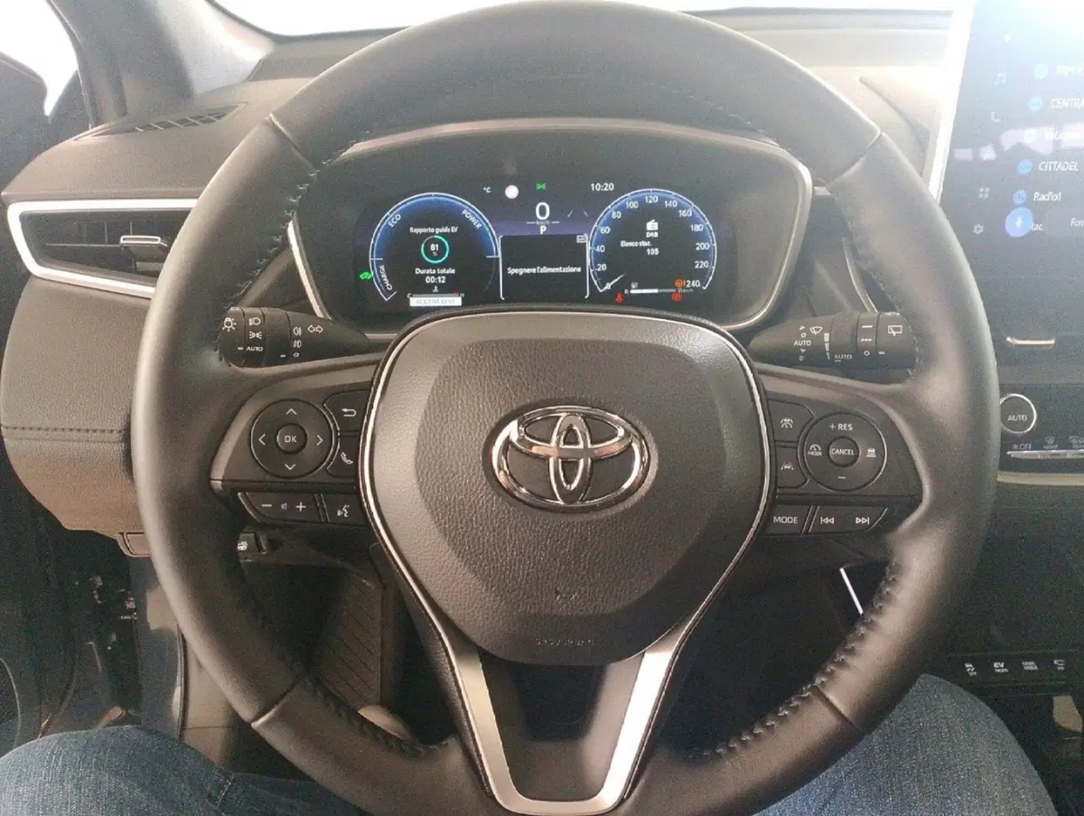 Toyota Corolla Cross usata a Lecce (20)