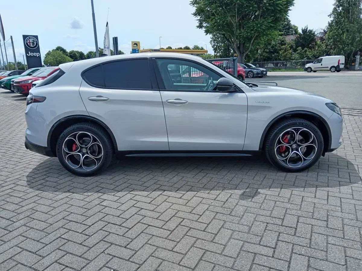 Alfa Romeo Stelvio usata a Alessandria (4)