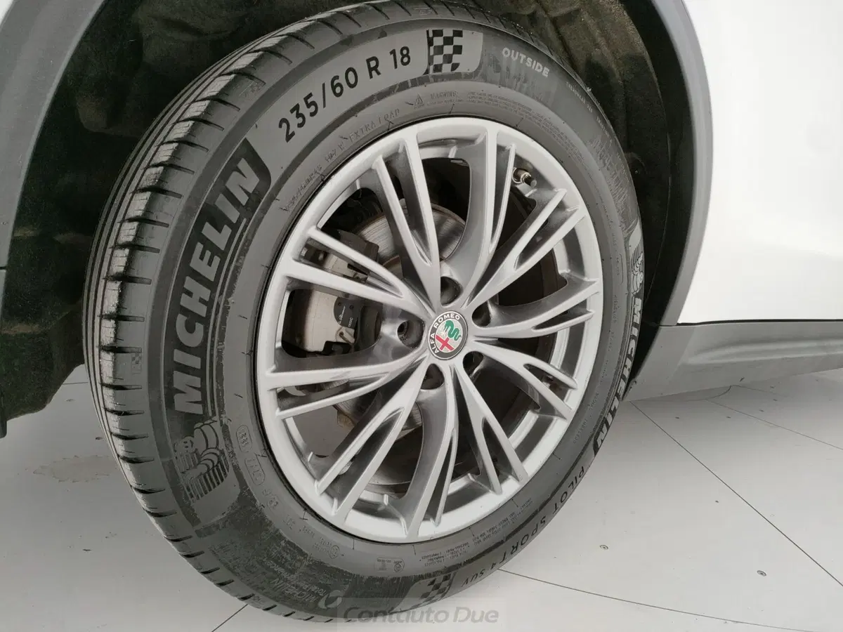 Alfa Romeo Stelvio usata a Caserta (10)