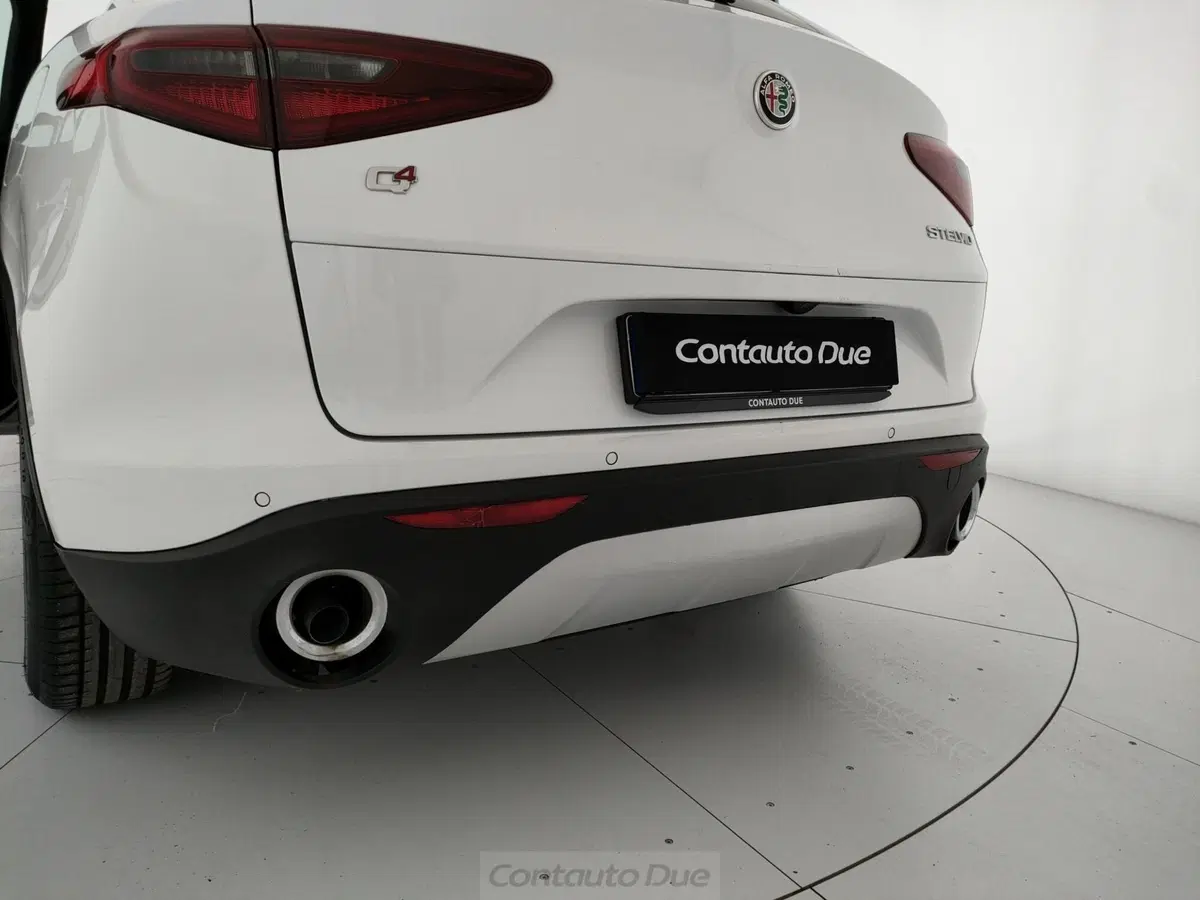 Alfa Romeo Stelvio usata a Caserta (11)