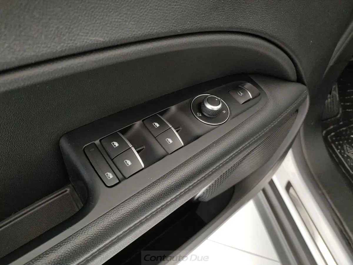 Alfa Romeo Stelvio usata a Caserta (19)