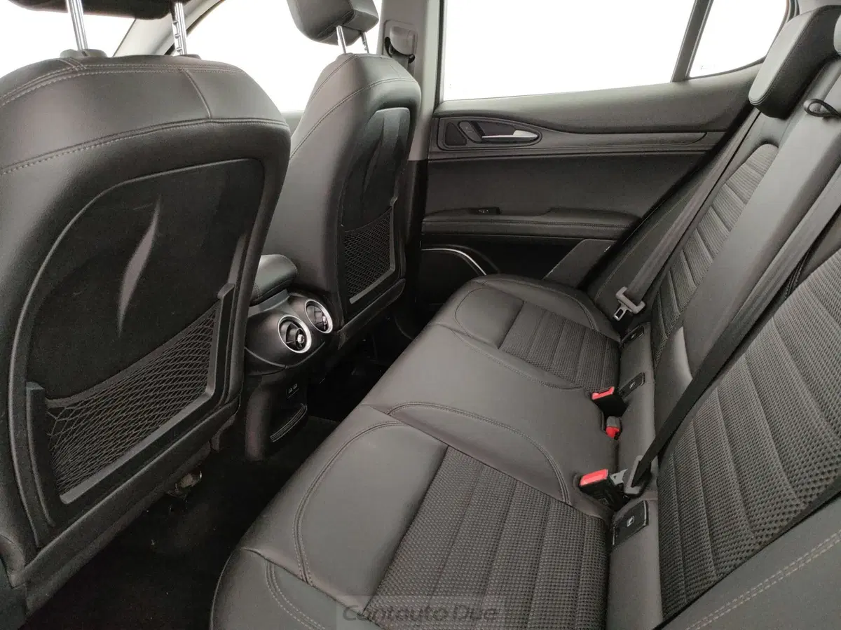 Alfa Romeo Stelvio usata a Caserta (20)