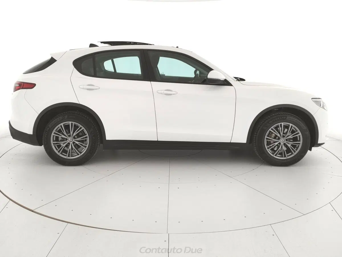 Alfa Romeo Stelvio usata a Caserta (4)
