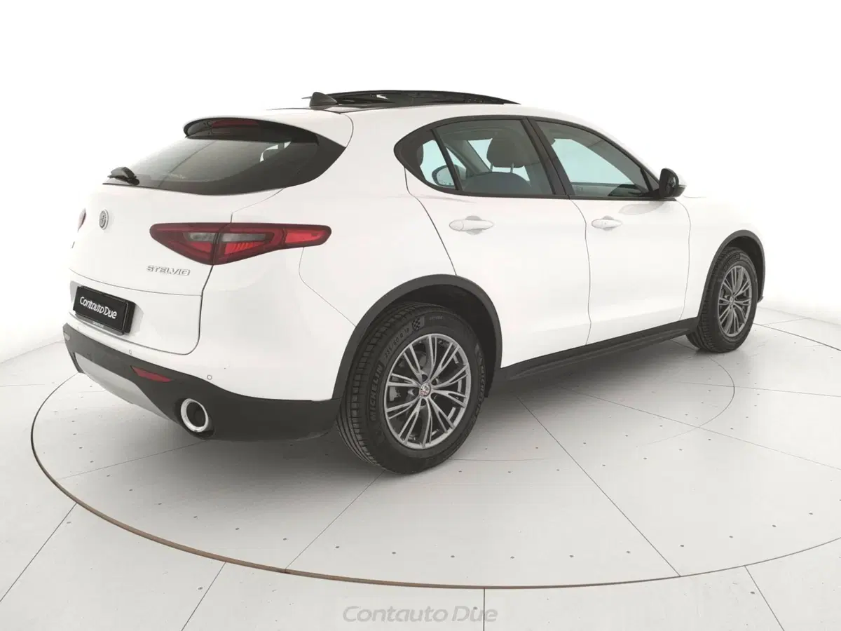 Alfa Romeo Stelvio usata a Caserta (5)
