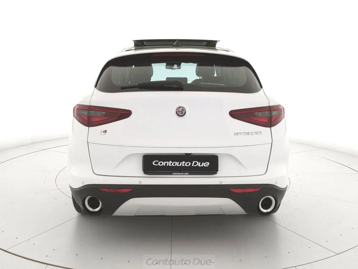 Alfa Romeo Stelvio usata a Caserta (6)