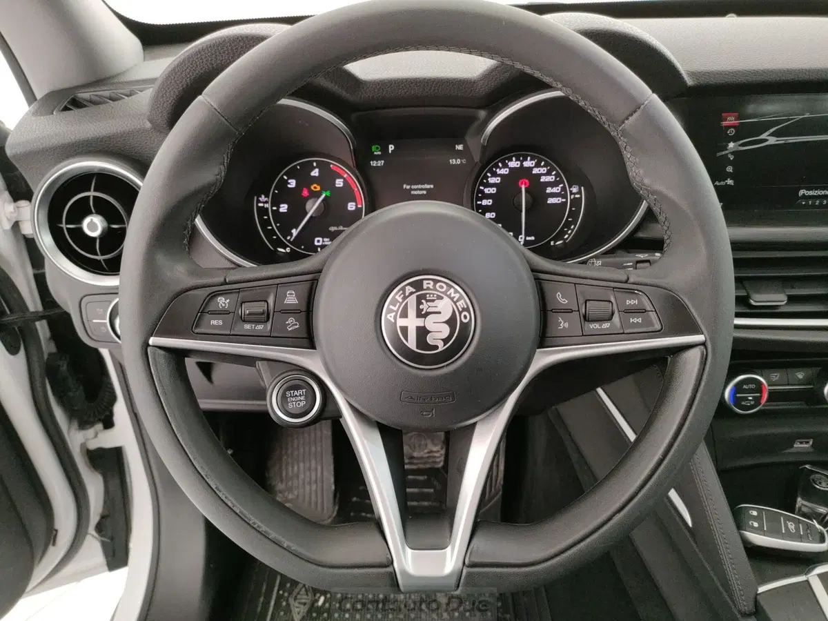 Alfa Romeo Stelvio usata a Caserta (8)