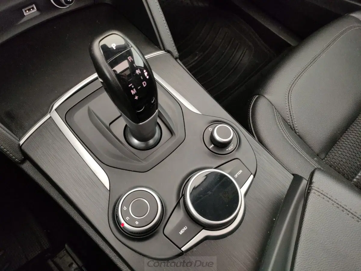 Alfa Romeo Stelvio usata a Caserta (9)