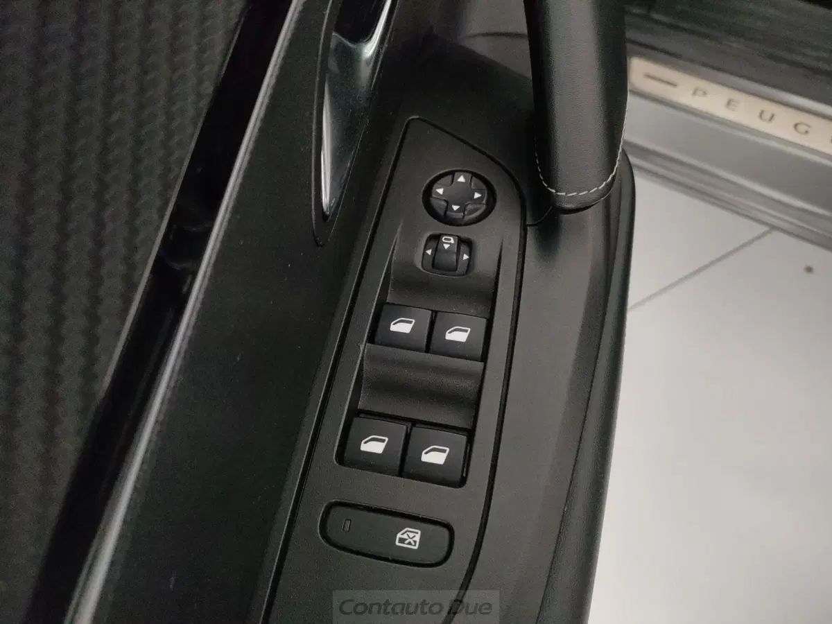 Peugeot 2008 usata a Caserta (20)