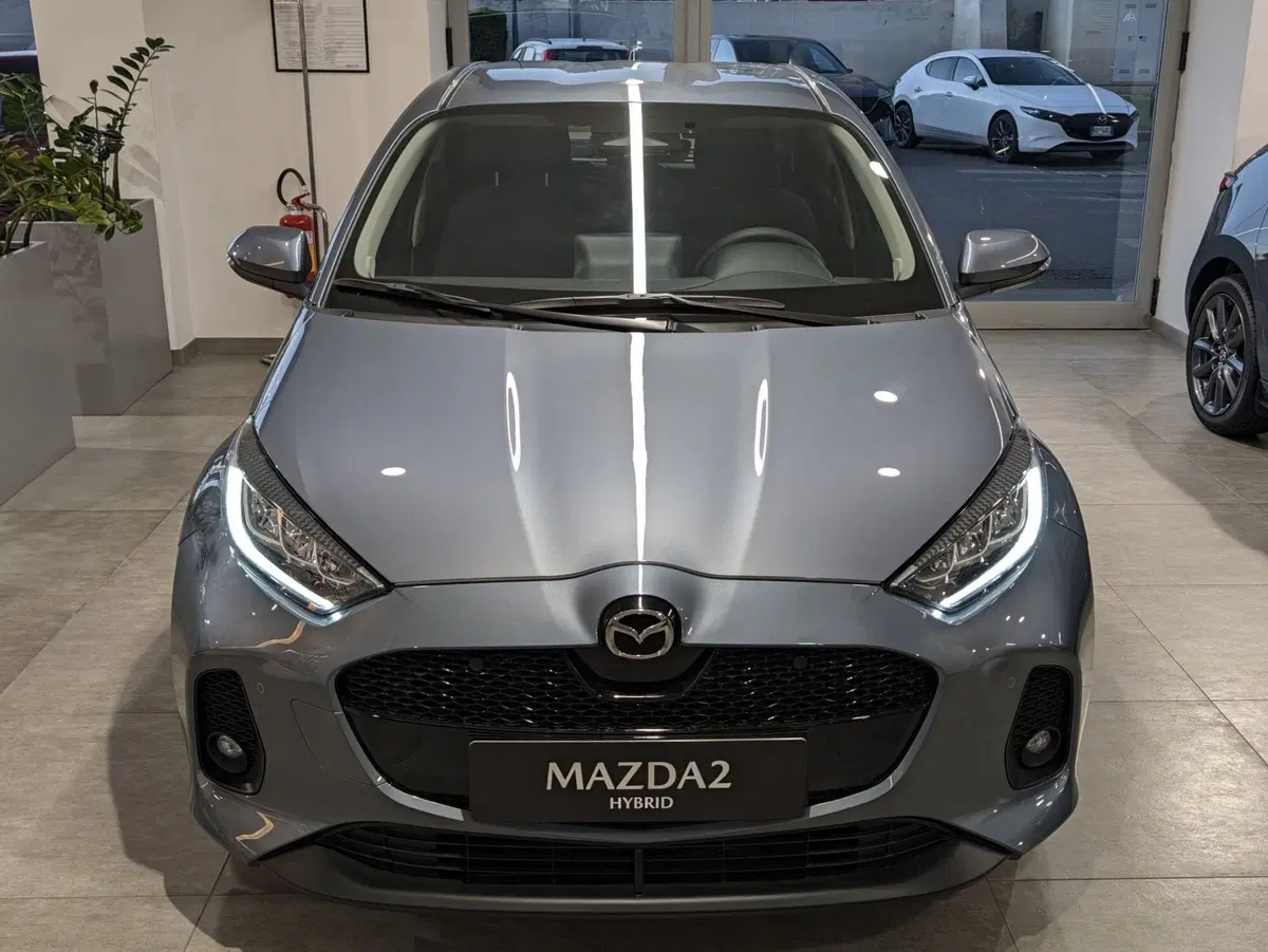 Mazda Mazda2 Hybrid nuova a Napoli (2)