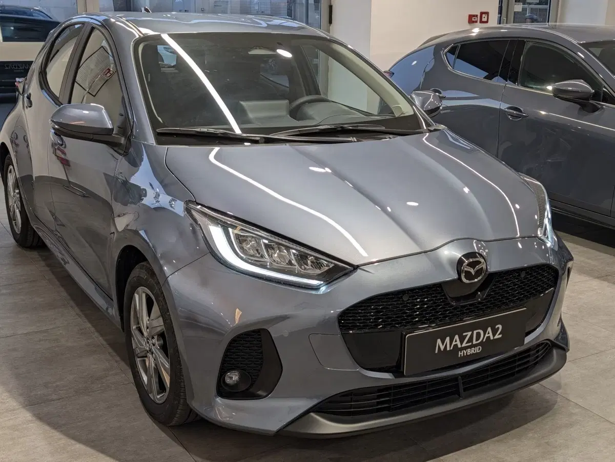 Mazda Mazda2 Hybrid nuova a Napoli (3)