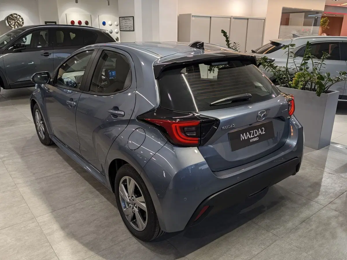 Mazda Mazda2 Hybrid nuova a Napoli (4)